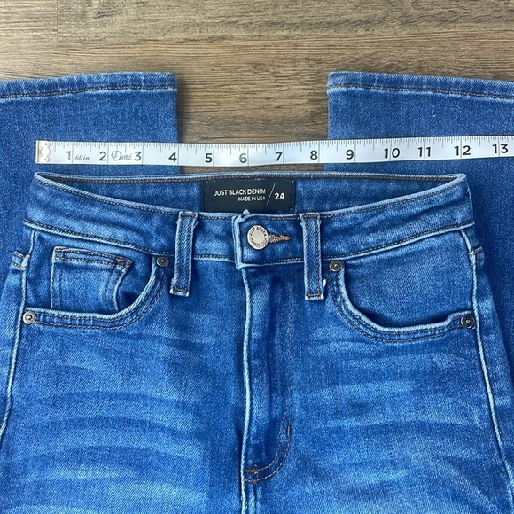 Just Black Women’s The Sunday Straight Distressed Jeans, size 24 - Picture 6 of 12